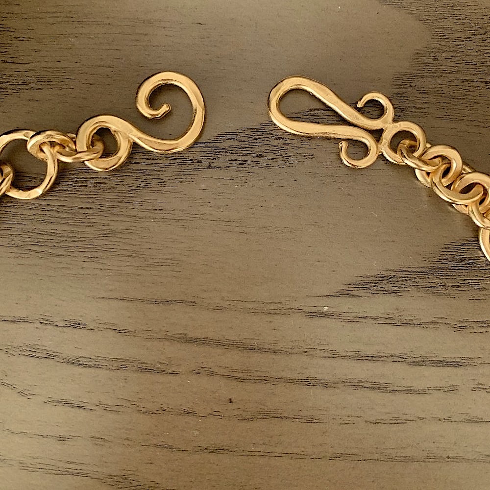 STEPHANIE KANTIS CORONATION COLLECTION "S” GOLD NECKLACE & PENDANT SET, OS - Picture 5 of 10